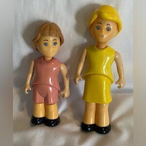 2 VTG 90s Little Tikes Dollhouse Family Dolls Mom Blonde Sister Girl Brown Hair